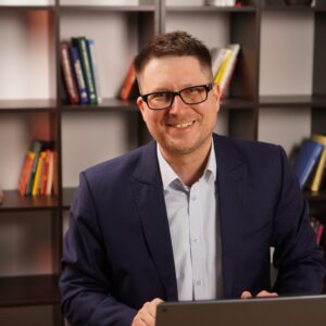 Илья Латышев - автор программы подготовки к экзамену в Минюсте